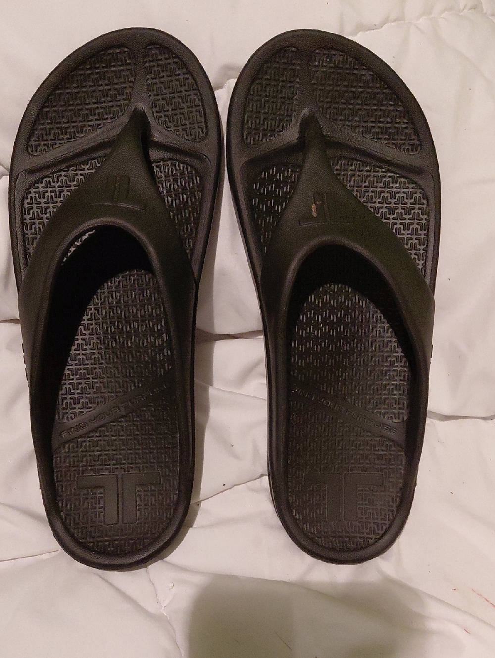 Men's Black Rubber Thong Sandals with Textured Footbed